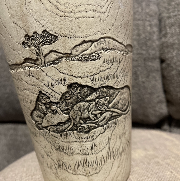 VASE - Picture 2 of 3
